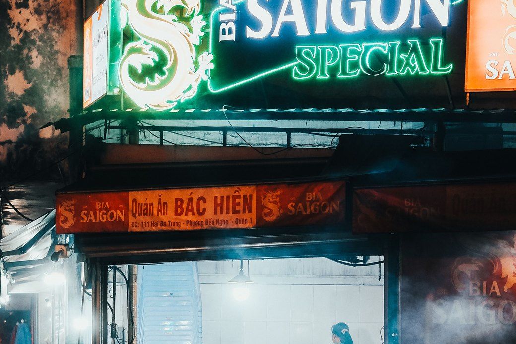 Báo cáo doanh thu F&B tự động: nắm số mỗi tối thay vì đợi cuối tháng