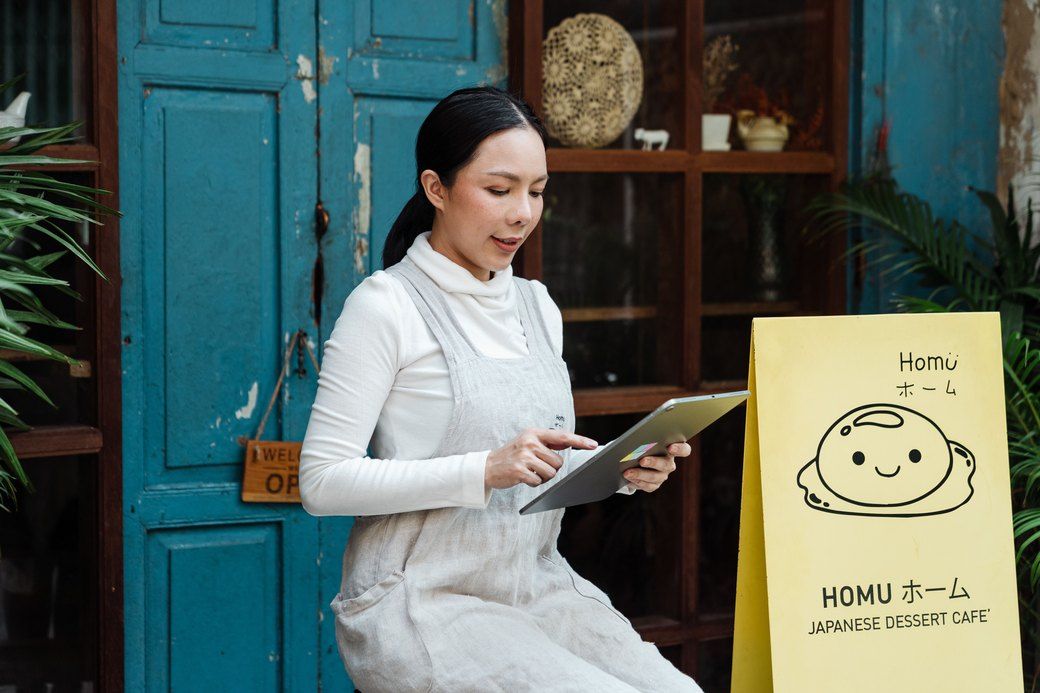 Dù ở ngành nào, lời giải cũng gần như nhau: đưa thông tin về một chỗ để hệ thống lo phần ghi nhớ, người chủ lo phần quyết định.