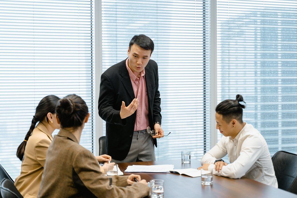 Quyết định cắt gì, giữ gì, đầu tư vào đâu vẫn hoàn toàn thuộc về người chủ; phần mềm không giành lấy vai trò đó.